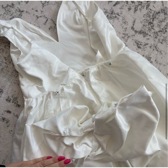 Lulu's Elegant White Wedding Dress - Picture 5 of 13